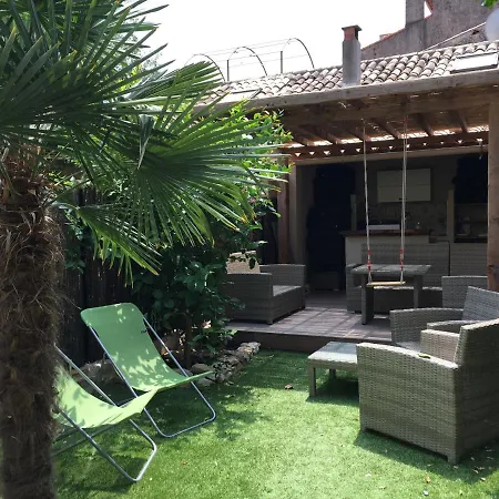 App 6p With Garden *